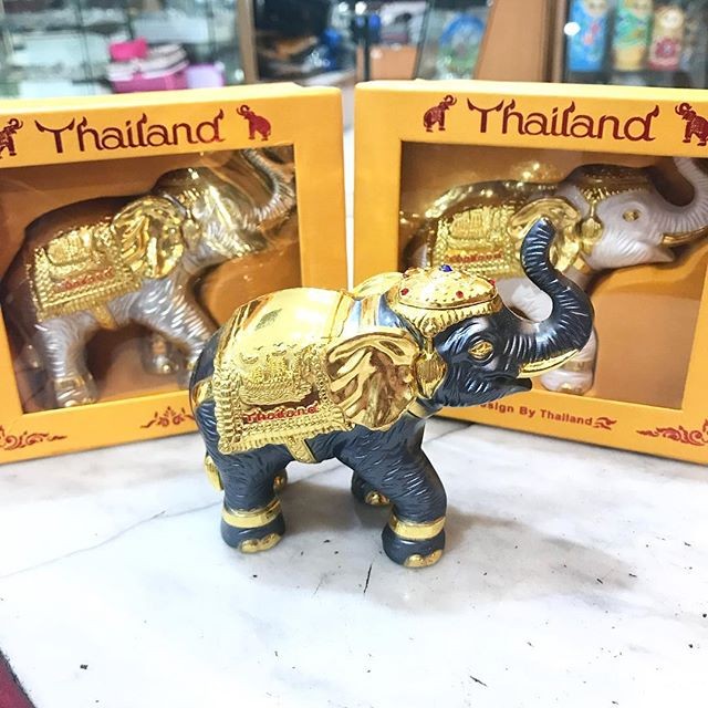 Souvenir Gajah via Tokopedia, 1. Souvenir Gajah, 2. Kelapa dan Segala Kerajinannya, 3. Segala Sesuatu Bertema Tuk-tuk, 4. Produk Spa, 5. Saus dan Bumbu, 6. Sutra Thailand, 7. Aksesoris Lokal, 8. Celana Muay-Thai, 9. Pakaian Tradisional, 10. Pocket Kulit, 11. Tas Unik Thailand, 12. Porselen Benjarong, Pajangan Keramik Khas Thailand, 13. Payung Kertas, 14. Bantal Segitiga Khas Thailand, 15. Ornamen dan Ukiran dari Kayu, 16. Wadah Anyaman Bambu untuk Tempat Nasi, 17. Perlengkapan Meditasi, 18. Pernak-pernik Unik, 19. Aneka Dekorasi dan Hiasan dari Kulit, 20. Lampu dan Lentera, 21. Permen, 22. Selai Khas Thailand, 23. Manisan Buah, 24. Aneka Cokelat, 25. Keripik Durian, 26. MAMA Tom Yum, 27. Pad Thai Instan, 28. Bento Squid Seafood Snack, 29. Pajangan Dinding Payet Khas Thailand