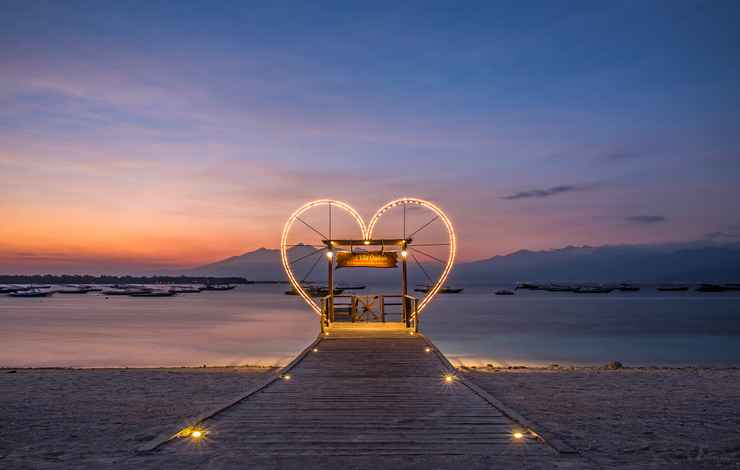 Spot di Hotel Vila Ombak via Traveloka, 1. Good For Ya Knee Hostel & Bungalows, Akomodasi Murah Meriah Berjarak 5 Menit Jalan Kaki dari Pantai, 2. Budget Kaki Lima Tapi Ingin Akomodasi dengan Privasi Lebih? Angel’s Cottage Jawabannya, 3. Menginap dalam Suasana Eco Friendly yang Ramah Budget Bisa Kalian Dapatkan di Little Woodstock Homestay, 4. Oceane Paradise Bungalow, Cocok Bagi Kalian yang Ingin Menginap Nyaman dengan Harga Hemat, 5. Kalian Juga Dapat Mempertimbangkan Giliano Residence untuk Pilihan Akomodasi Budget nan Nyaman, 6. Ingin Menjauh Sejenak dari Peradaban Modern Tanpa Harus Jauh-jauh dari Pusat Keramaian? Coba Lirik Denaya Lodge, deh!, 7. Gili Bagaz Cottage Hadir Untuk Kalian yang Merindukan Nuansa Etnik Jawa dengan Harga Budget, 8. Walau Rate-nya Terbilang Budget, Fasilitas di Trawangan Oasis Hotel Ini Cukup Lengkap Untuk Memanjakan Wisatawan, 9. Hotel Vila Ombak, 10. Natya Hotel Gili Trawangan, 11. The Trawangan Resort, 12. Pearl of Trawangan, 13. Santorini Beach Resort, 14. Mango Dive & Bungalow