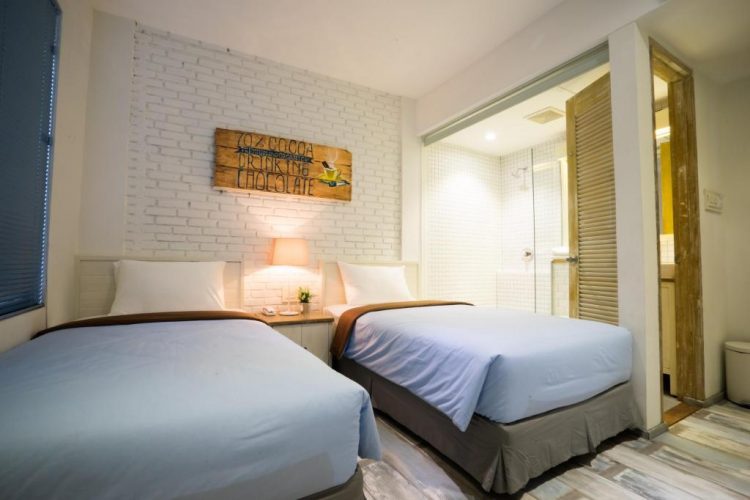 Summerbird Bed and Brasserie via Agoda, 1. Mari Mulai dari Sayana Bed &amp; Breakfast, Oase Homey di Tengah Keramaian Bandung , 2. Sisco Bed and Breakfast, “Rumah Kedua” yang Nggak Jauh dari Beberapa Kampus Populer di Bandung, 3. Untuk Akomodasi Hemat di Sekitar Sukajadi, Magnolia Bed &amp; Breakfast Siap Menjamu Kalian dengan Keramahan ala Rumah Sendiri, 4. Rasakan Serunya Punya “Rumah Sendiri” di Kawasan Dago Atas dengan Menginap di Rumah Kiboku Bed &amp; Breakfast, 5. Sedangkan Jika Ingin Merasakan “Punya Rumah Sendiri” di Sekitar Lembang, Rose Chamber Bed &amp; Breakfast Layak Untuk Dijamahi, 6.Summerbird Bed and Brasserie, B&amp;B Konsep Baru yang Keren dan Instagramable Banget! 