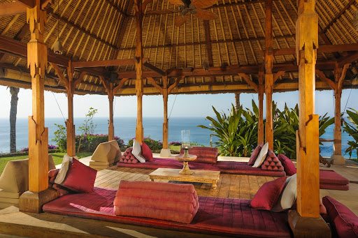 Suasana Villa Bayuh Sabbha, 1. Mulia Resort Nusa Dua, Hotel Mewah dengan Dua Kapel Romantis di Tepi Pantai Nusa Dua, 2. Selebrity Hong Kong, Sharon Chan dan Pasangannya, Memilih Conrad Bali Sebagai Venue Wedding dan Bulan Madu Mereka , 3. Villa Bayuh Sabbha, Pernah Menjadi Saksi Janji Suci Antara Tamara Bleszynski dan Mike Lewis, 4. Mari Beralih ke Ayana Spa &amp; Resort Bali, Tempat Franda dan Samuel Zylgwyn Mengikat Janji, 5. Dan Tentu Saja Jangan Lupakan Alila Villas Soori, Tempatnya Raffi Ahmad dan Nagita Slavina Menggelar Private Party di Bali