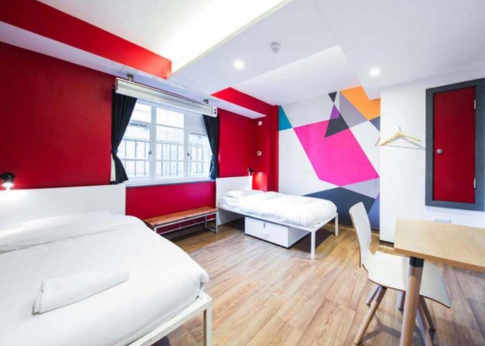 Suasana Kamar di Generator Hostel London via Hotel-Ds