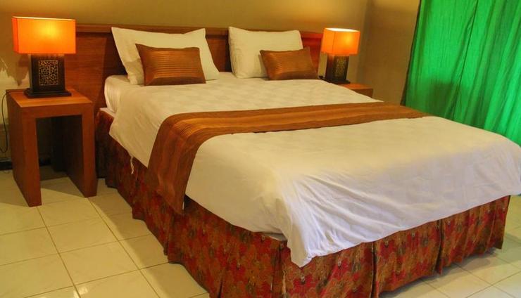 Suasana Kamar di Giliano Residence via Pegipegi, 1. Good For Ya Knee Hostel & Bungalows, Akomodasi Murah Meriah Berjarak 5 Menit Jalan Kaki dari Pantai, 2. Budget Kaki Lima Tapi Ingin Akomodasi dengan Privasi Lebih? Angel’s Cottage Jawabannya, 3. Menginap dalam Suasana Eco Friendly yang Ramah Budget Bisa Kalian Dapatkan di Little Woodstock Homestay, 4. Oceane Paradise Bungalow, Cocok Bagi Kalian yang Ingin Menginap Nyaman dengan Harga Hemat, 5. Kalian Juga Dapat Mempertimbangkan Giliano Residence untuk Pilihan Akomodasi Budget nan Nyaman, 6. Ingin Menjauh Sejenak dari Peradaban Modern Tanpa Harus Jauh-jauh dari Pusat Keramaian? Coba Lirik Denaya Lodge, deh!, 7. Gili Bagaz Cottage Hadir Untuk Kalian yang Merindukan Nuansa Etnik Jawa dengan Harga Budget, 8. Walau Rate-nya Terbilang Budget, Fasilitas di Trawangan Oasis Hotel Ini Cukup Lengkap Untuk Memanjakan Wisatawan, 9. Hotel Vila Ombak, 10. Natya Hotel Gili Trawangan, 11. The Trawangan Resort, 12. Pearl of Trawangan, 13. Santorini Beach Resort, 14. Mango Dive & Bungalow