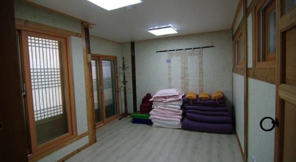 Suasana kamar via agoda