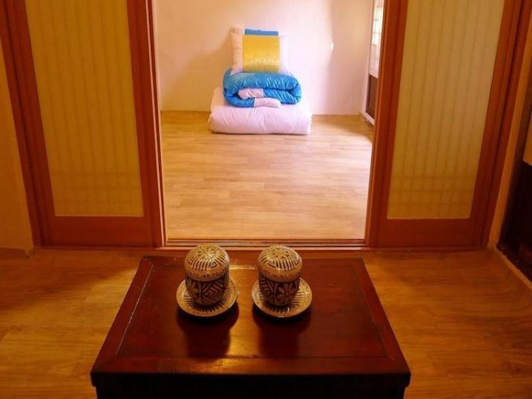 Suasana kamar, via agoda