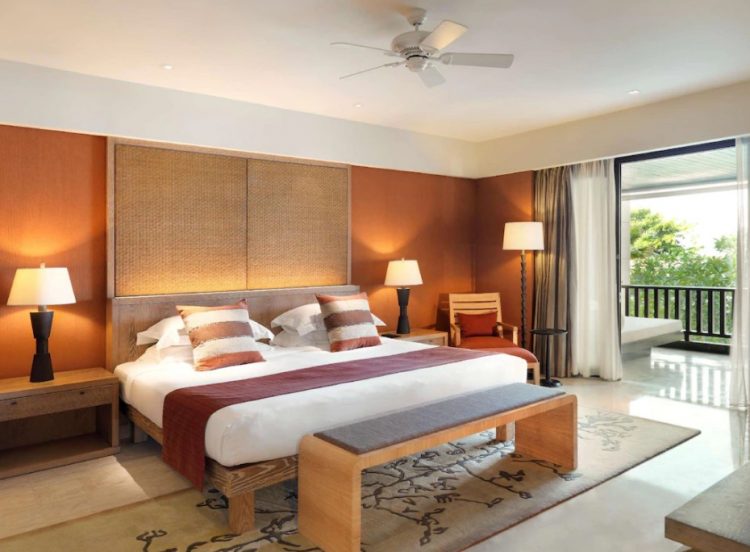 Suite Conrad dengan Kasur King - Kamar Tidur, 1. Mulia Resort Nusa Dua, Hotel Mewah dengan Dua Kapel Romantis di Tepi Pantai Nusa Dua, 2. Selebrity Hong Kong, Sharon Chan dan Pasangannya, Memilih Conrad Bali Sebagai Venue Wedding dan Bulan Madu Mereka , 3. Villa Bayuh Sabbha, Pernah Menjadi Saksi Janji Suci Antara Tamara Bleszynski dan Mike Lewis, 4. Mari Beralih ke Ayana Spa &amp; Resort Bali, Tempat Franda dan Samuel Zylgwyn Mengikat Janji, 5. Dan Tentu Saja Jangan Lupakan Alila Villas Soori, Tempatnya Raffi Ahmad dan Nagita Slavina Menggelar Private Party di Bali