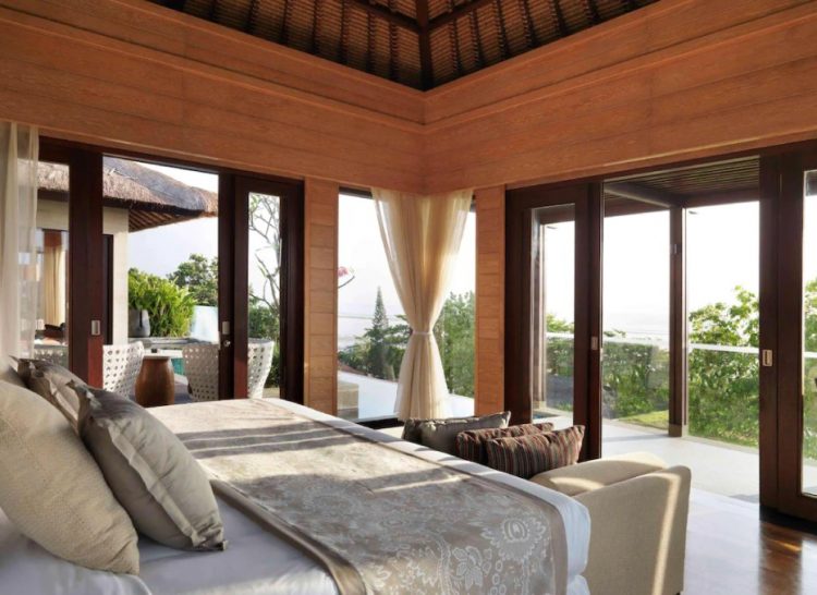 Suite Penthouse Conrad dengan Kasur King - Kamar Tidur, 1. Mulia Resort Nusa Dua, Hotel Mewah dengan Dua Kapel Romantis di Tepi Pantai Nusa Dua, 2. Selebrity Hong Kong, Sharon Chan dan Pasangannya, Memilih Conrad Bali Sebagai Venue Wedding dan Bulan Madu Mereka , 3. Villa Bayuh Sabbha, Pernah Menjadi Saksi Janji Suci Antara Tamara Bleszynski dan Mike Lewis, 4. Mari Beralih ke Ayana Spa &amp; Resort Bali, Tempat Franda dan Samuel Zylgwyn Mengikat Janji, 5. Dan Tentu Saja Jangan Lupakan Alila Villas Soori, Tempatnya Raffi Ahmad dan Nagita Slavina Menggelar Private Party di Bali