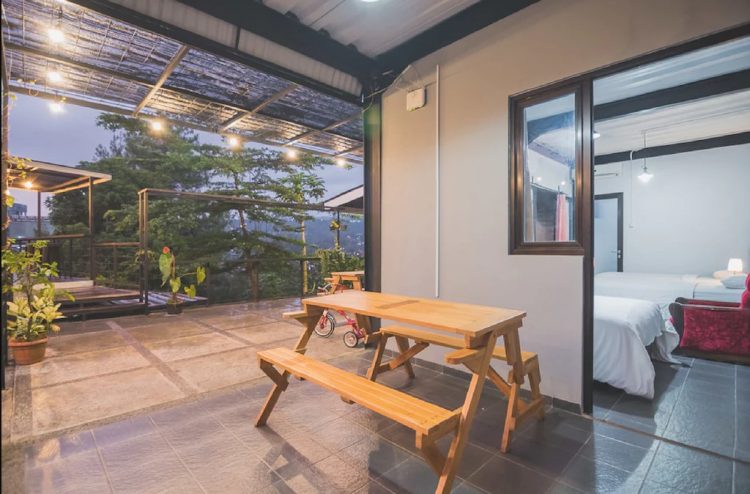 Tampilan Interior, 1. Mari Mulai dari Sayana Bed &amp; Breakfast, Oase Homey di Tengah Keramaian Bandung , 2. Sisco Bed and Breakfast, “Rumah Kedua” yang Nggak Jauh dari Beberapa Kampus Populer di Bandung, 3. Untuk Akomodasi Hemat di Sekitar Sukajadi, Magnolia Bed &amp; Breakfast Siap Menjamu Kalian dengan Keramahan ala Rumah Sendiri, 4. Rasakan Serunya Punya “Rumah Sendiri” di Kawasan Dago Atas dengan Menginap di Rumah Kiboku Bed &amp; Breakfast, 5. Sedangkan Jika Ingin Merasakan “Punya Rumah Sendiri” di Sekitar Lembang, Rose Chamber Bed &amp; Breakfast Layak Untuk Dijamahi, 6.Summerbird Bed and Brasserie, B&amp;B Konsep Baru yang Keren dan Instagramable Banget! 