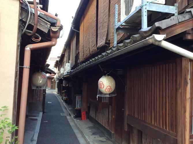Tanaka-ya via Traveloka - 6 Penginapan Budget Murah di Kyoto, Suasana Ryokan yang Asyik, 1. Mari Mulai dari Matsubaya Ryokan, Budget Ryokan Berjarak Beberapa Menit Jalan Kaki dari Stasiun Kyoto, 2. Untuk Versi yang Lebih Ekonomis di Sekitar Stasiun Kyoto, Guesthouse Berkonsep Ryokan Seperti Budget Inn Layak Untuk Dilirik, 3. Hanaki-ya, Ryokan Ekonomis di Distrik Historis Higashiyama, 4. Tanaka-ya, Budget Ryokan di Miyagawa-cho, Distrik Geisha di Kawasan Higashiyama, 5. Gion Ryokan Q-beh, Ryokan Unik yang Nggak Jauh dari Distrik Gion , 6. Last But Not Least, Ada Capsule Ryokan Untuk Kalian yang Ingin Merasakan Sensasi Menginap di Hotel Kapsul Sekaligus Ryokan