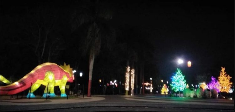 Tegallega Lampion Park, 1. Mari Mulai dari Taman Khusus bagi Kalian yang Masih Single, yaitu Taman Jomblo, 2. Tak Seperti Namanya, Taman Lansia ini Tak Hanya Keren Bagi para Senior, Tapi Untuk Siapa Saja, 3. Suka Dengan Fotografi dan Segala Pernak-perniknya? Taman Fotografi Ini Jadi Taman yang Tepat untuk Kalian Semua!, 4. Bagi yang Ingin Menikmati Suasana Taman Sambil Ngeceng, Taman Musik Centrum inilah Tempatnya, 5. Suka Sepakbola? Kunjungi Taman Persib yang Ada di Jalan Supratman, Bandung, 6. Mencari Romantisme Sambil Nonton Film? Jelas Bisa, Karena di Bandung Kini Ada Taman Film, 7. Taman Identik Dengan Bunga, dan Taman Pustaka Bunga Ini Salah Satu yang Paling Keren di Bandung, 8. Merasa Jago Main Skateboard, Atau Sekedar Ingin Belajar dari Ahlinya? Mainlah ke Taman Skateboard, 9. Mungkin Inilah Taman Paling Aman di Bandung, karena Banyak Superhero Nongkrong di Taman Superhero, 10. Taman Balaikota Memang Nggak Pernah Mati Gaya, Apalagi Karena Sekarang Disana Ada Gembok Cinta, 11. Beberapa Bangunan Kuno di Kota Bandung Bisa Kalian Nikmati di Sekitar Taman Vanda, 12. Nggak Hanya Manusia yang Doyan Hangout, Tapi Hewan Juga. Karena Itulah di Bandung Ada Pet Park, 13. Bikin badanmu berotot sambil hangout di Taman Fitness, 14. Lapangan Rumput Sintetis Bukan Hanya Monopoli Lapangan Sepakbola, karena Taman Alun-Alun Bandung Juga Punya. Bahkan Lebih Luas dan Lebih Keren!, 15. Kiara Artha Park, 16. Taman Lalu Lintas Ade Irma Suryani Nasution, 17. Teras Cikapundung, 18. Peta Park, 19. Taman Sejarah Bandung, 20. Taman Cibeunying, 21. Alun-Alun Cicendo, 22. Alun-alun Ujung Berung, 23. Tegallega Lampion Park, 24. Taman Labirin, 25. Taman Gesit, 26. Taman Veteran, 27. Taman Badak, 28. Taman Dewi Sartika, 29. Taman Asia Afrika Bandung