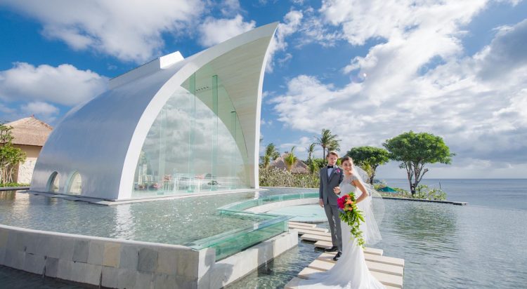 Tresna Chapel, 1. Mulia Resort Nusa Dua, Hotel Mewah dengan Dua Kapel Romantis di Tepi Pantai Nusa Dua, 2. Selebrity Hong Kong, Sharon Chan dan Pasangannya, Memilih Conrad Bali Sebagai Venue Wedding dan Bulan Madu Mereka , 3. Villa Bayuh Sabbha, Pernah Menjadi Saksi Janji Suci Antara Tamara Bleszynski dan Mike Lewis, 4. Mari Beralih ke Ayana Spa &amp; Resort Bali, Tempat Franda dan Samuel Zylgwyn Mengikat Janji, 5. Dan Tentu Saja Jangan Lupakan Alila Villas Soori, Tempatnya Raffi Ahmad dan Nagita Slavina Menggelar Private Party di Bali