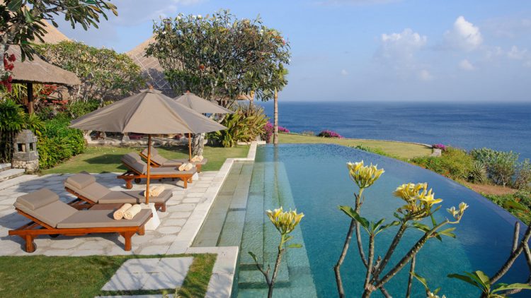 Villa Bayuh Sabbha, 1. Mulia Resort Nusa Dua, Hotel Mewah dengan Dua Kapel Romantis di Tepi Pantai Nusa Dua, 2. Selebrity Hong Kong, Sharon Chan dan Pasangannya, Memilih Conrad Bali Sebagai Venue Wedding dan Bulan Madu Mereka , 3. Villa Bayuh Sabbha, Pernah Menjadi Saksi Janji Suci Antara Tamara Bleszynski dan Mike Lewis, 4. Mari Beralih ke Ayana Spa &amp; Resort Bali, Tempat Franda dan Samuel Zylgwyn Mengikat Janji, 5. Dan Tentu Saja Jangan Lupakan Alila Villas Soori, Tempatnya Raffi Ahmad dan Nagita Slavina Menggelar Private Party di Bali