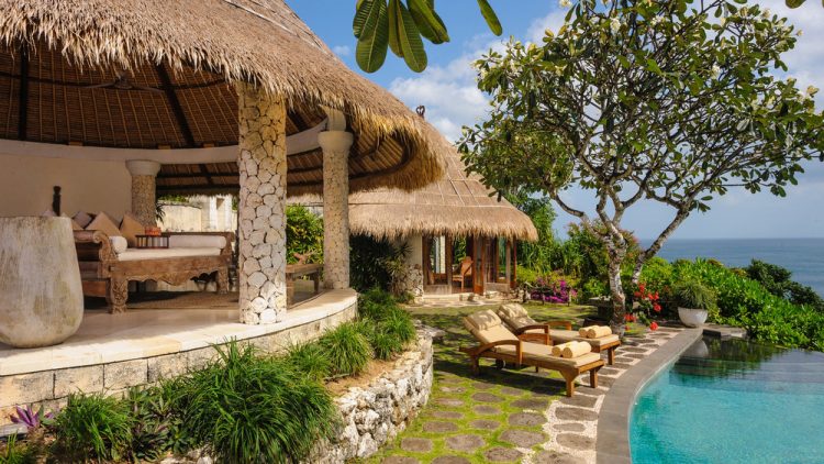 Villa di Villa Bayuh Sabbha, 1. Villa The Pala Pandawa – villa atas tebing pemandangan laut dengan 6 kamar tidur di Uluwatu Bali, 2. Villa Bayuh Sabbha – villa atas tebing pemandangan laut dengan 5 kamar tidur di Uluwatu Bali, 3. Villa Marie – villa atas tebing pemandangan laut dengan 6 kamar tidur di Uluwatu Bali, 4. Villa Suluban Cliff – villa atas tebing pemandangan laut dengan 6 kamar tidur di Uluwatu Bali, 5. Villa Istana – villa atas tebing dengan 5 kamar tidur di Uluwatu Bali, 6. Villa The Luxe Bali – villa atas tebing pemandangan laut dengan 3 kamar tidur di Uluwatu Bali, 7. Villa Pandawa, 8. Vivo Villas, 9. Shiva Villas, 10. The Wyn Villa, 11. Hillstone, 12. Uma Bingin, 13. Mahi-Mahi Villa, 14. Hideaway Residence, 15. Airis Luxury, 16. Bahagia Villas, 17. Amertha Colibri