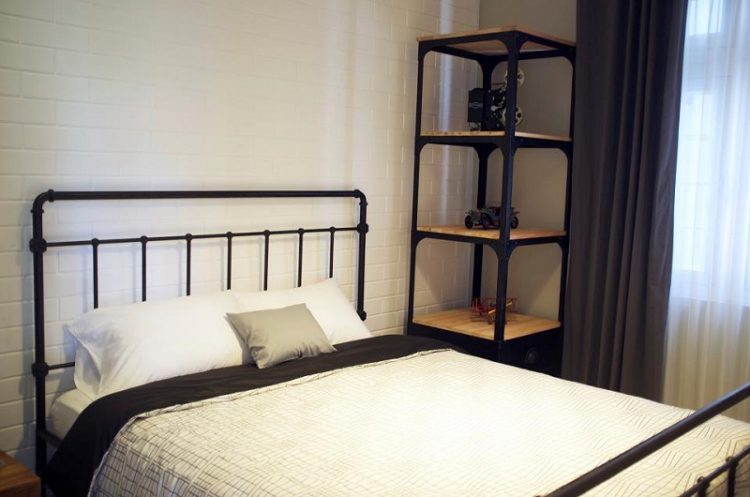 Walnut Tree Room Cottonwood Bed & Breakfast via Facebook, 1. Mari Mulai dari GH Universal, Hotel dengan Arsitektur TERKEREN di Seantero Bandung, 2. Hotel Padma, Hotel dengan View TERINDAH: Menghadap ke Arah Lembah, Cyin!, 3. Stevie G, Hotel dengan Konsep TERUNIK, Khususnya untuk Fans Liverpool, 4. Untuk Pengalaman Berenang yang Memuaskan, Menginaplah di Oasis Siliwangi Boutique Hotel yang Memiliki Kolam Renang TERBAIK Sekelas Waterpark, 5. Trans Luxury Hotel Bandung, Hotel Mewah dengan Fasilitas Hiburan TERLENGKAP, 6. Mencari Hotel dengan View Pedesaan? Menginaplah di Sapu Lidi, Hotel dengan View TER-UDIK se-Bandung Raya., 7. Untuk Liburan Berkesan yang Nggak Bikin Kantong Bolong, Menginap Saja di Cottonwood Bed & Breakfast, Hotel Berbintang TERMURAH dalam Daftar Ini., 8. Last But Not Least, Kalian Dapat Mencicipi Sepenggal Keharuman Sejarah Masa Lalu Bandung dengan Menginap di Savoy Homann, Hotel TERTUA dan Paling Bersejarah dalam Daftar Rekomendasi Ini.