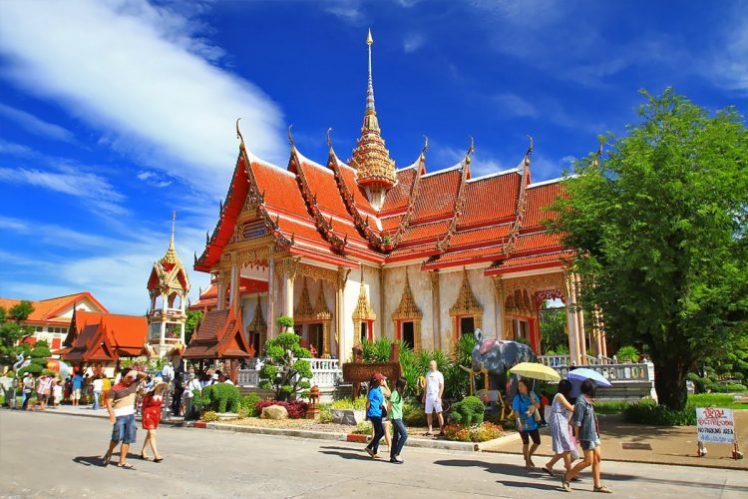 Wat Chalong via Hotels