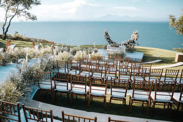 Wedding Cover Ayana Spa &amp; Resort Bali, 1. Mulia Resort Nusa Dua, Hotel Mewah dengan Dua Kapel Romantis di Tepi Pantai Nusa Dua, 2. Selebrity Hong Kong, Sharon Chan dan Pasangannya, Memilih Conrad Bali Sebagai Venue Wedding dan Bulan Madu Mereka , 3. Villa Bayuh Sabbha, Pernah Menjadi Saksi Janji Suci Antara Tamara Bleszynski dan Mike Lewis, 4. Mari Beralih ke Ayana Spa &amp; Resort Bali, Tempat Franda dan Samuel Zylgwyn Mengikat Janji, 5. Dan Tentu Saja Jangan Lupakan Alila Villas Soori, Tempatnya Raffi Ahmad dan Nagita Slavina Menggelar Private Party di Bali
