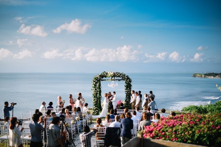 Wedding at Villa Bayuh Sabbha, 1. Mulia Resort Nusa Dua, Hotel Mewah dengan Dua Kapel Romantis di Tepi Pantai Nusa Dua, 2. Selebrity Hong Kong, Sharon Chan dan Pasangannya, Memilih Conrad Bali Sebagai Venue Wedding dan Bulan Madu Mereka , 3. Villa Bayuh Sabbha, Pernah Menjadi Saksi Janji Suci Antara Tamara Bleszynski dan Mike Lewis, 4. Mari Beralih ke Ayana Spa &amp; Resort Bali, Tempat Franda dan Samuel Zylgwyn Mengikat Janji, 5. Dan Tentu Saja Jangan Lupakan Alila Villas Soori, Tempatnya Raffi Ahmad dan Nagita Slavina Menggelar Private Party di Bali