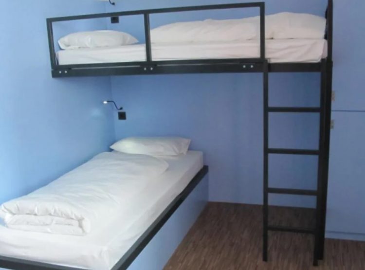 1 Ranjang di Asrama 8 Ranjang (Wanita) via Agoda, 1. Sendiri Atau Keluarga, Perokok atau Bukan, B&amp;B Hotel Frankfurt City-Ost Menyediakan Akomodasi Untuk Semua Orang!, 2. United Hostel Frankfurt City Center Ini Terkenal Sebagai Penginapan Favorit Para Backpackers Muda Dunia., 3. Bagi Kamu yang Penuh Semangat, Meininger Hotel Frankfurt Main Messe Sepertinya Keren dan Cozy!, 4. Asyiknya Merilekskan Diri dengan Berbagai Layanan Spa di Savoy Hotel, 5. Nggak Perlu Pusing Mikirin Transport Kalau Menginapnya di Comfort Hotel Frankfurt City Center yang Super Strategis, 6. Pura-Pura Punya Rumah Sendiri di Germany dengan Menginap di Villa Orchard Frankfurt yang Nyaman, 7. Penuh Kejutan di Setiap Ruang Clarion Collection Hotel yang Berfasilitas Lengkap, 8. Malas Perjalanan Jauh dari Bandara? Park Inn by Radisson Frankfurt Airport Hotel Sebagai Solusinya!, 9. Ada Lagi Nih Smart Stay Hotel Frankfurt yang Merupakan Cara Pintar untuk Menghemat Budget