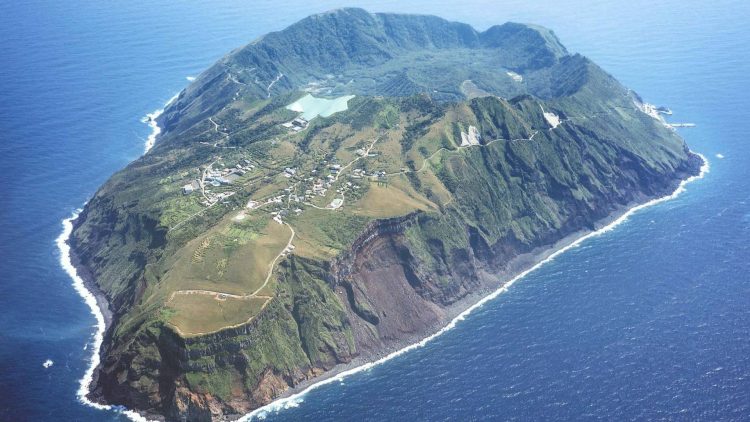 Aogashima via Gotokyo, Informasi Dasar, Sekilas Tentang Kepulauan Izu, Daya Tarik Oshima, Aktivitas Seru & Tempat Wisata di Oshima, Cara Mengakses Oshima, Tips dan Informasi Penting