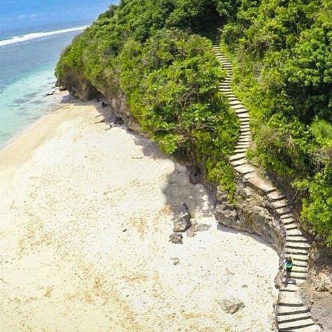 Anak Tangga Green Bowl Beach, Alamat Pantai Green Bowl Bali, Tiket Masuk Green Bowl Beach, Alasan Pemberian Nama Green Bowl Beach, Pantai Green Bowl, Kenapa Green Bowl Beach Sepi Pengujung?, Pantai Green Bowl Tempat Terbaik Untuk Berselancar, Aktivitas Seru di Green Bowl Beach, Perlengkapan yang Perlu Anda Bawa