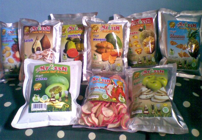 Aneka Keripik Buah, 1. Apel Malang, 2. Sari apel, 3. Aneka Keripik Buah, 4. Keripik Tempe, 5. Keripik Ceker, 6. Keripik Kentang Macan, 7. Aneka Olahan Telo di Republik Telo, 8. Pia Mangkok, 9. Malang Strudel, 10. Ledre Pisang Bangka, 11. Madu Klanceng, 12. Kaos dan Souvenir Khas Malang, 13. Keramik Dinoyo, 14. Frozen Bakso, 15. Bakpao Sayang, 16. ASIX Cake, 17. Makobu Cake (Tutup Permanen), 18. Queen Apple (Tutup Permanen), 19. Puthu Lanang Celaket, 20. Jenang Apel, 21. Onde-Onde Depot HTS, 22. Carang Mas, 23. Cokelat Tempe, 24. Keripik Singkong Cap Lumba-Lumba, 25. Batik Topeng Malangan, 26. Petis Udang, 27. Onde-Onde Wijen, 28. Putu Lanang, 29. Makaroni Pedas, 30. Kopi Robusta Dampit Malang