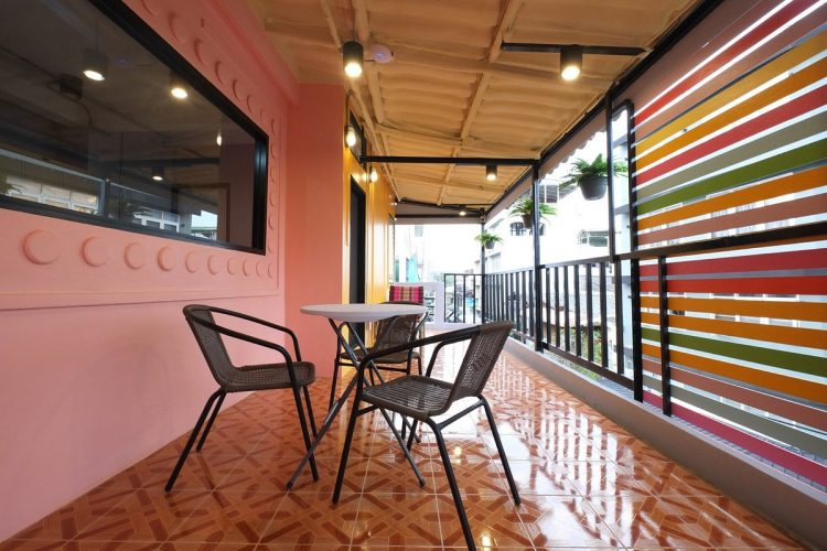 Area Publik Everyday Bangkok Hostel via Tripadvisor