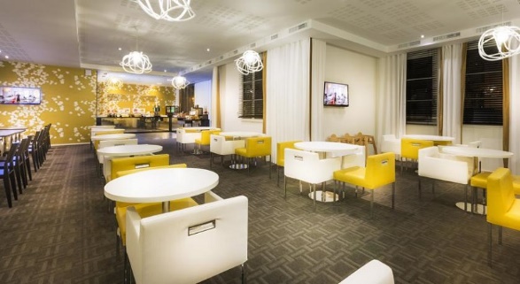 Area makan, via booking, 1. Kyriad Disneyland Resort Paris, Salah Satu Hotel Partner Disneyland Paris yang Rate-nya Kerap Diobral Abis!, 2. Walau Nggak Sepenuhnya Berbentuk Hotel, Sejours et Affaires Rive Gauche Aparthotel Ini Cukup Layak Untuk Dipertimbangkan, 3. Satu Lagi Hotel Partner Disneyland Paris yang Perlu Dipertimbangkan, yaitu Adagio Marne La Vallée Val d’Europe Aparthotel, 4. Hipark Residence Serris Val d’Europe, Apartemen Keren yang Rate-nya Masih Dibawah 1 Juta, 5. Alternatif Lainnya, Kalian Bisa Melirik Residhome Val d’Europe Yang Juga Ada di Sekitar Disneyland Paris, 6. Walau Nggak Dekat-Dekat Amat dengan Disneyland Paris, Ibis Budget Marne la Vallée Layak Dilirik Karena Rate-nya yang Asyik Banget