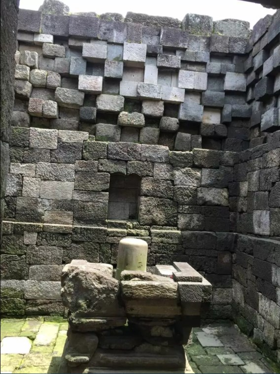 Arsitektur Bangunan via Google Maps, Alamat Candi Badut, Jam Operasional Candi Badut, Fasilitas Di Candi Badut, Harga Tiket Masuk Candi Badut, Rute Menuju Candi Badut, Sejarah Candi Badut, Daya Tarik Wisata