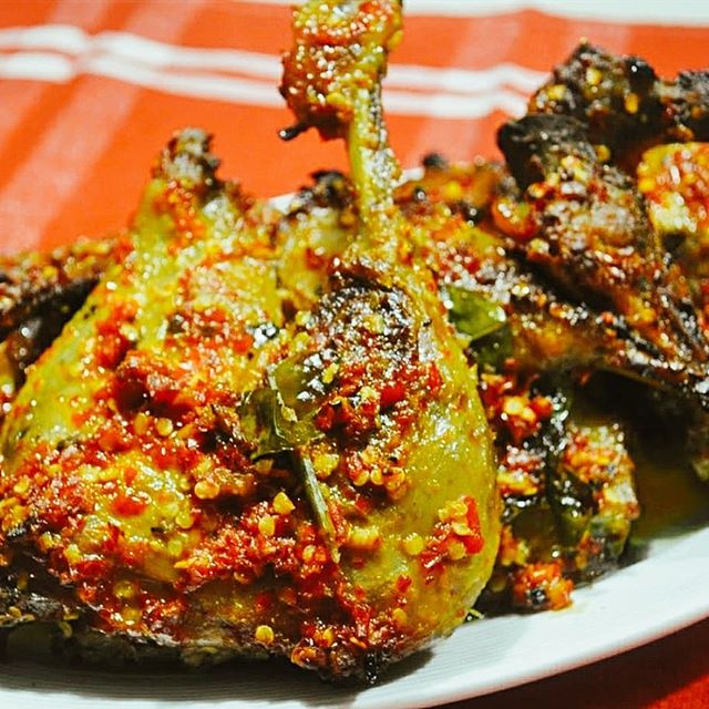 Bebek Mercon, 1. Nasi Goreng Jancuk, 2. Sego Sambel Khas Surabaya, 3. Nasi Cumi Nikmat Surabaya, 4. Nasi Campur Tambak Bayan, 5. Nasi Empal Pengampon, 6. Nasi Krawu Surabaya, 7. Rujak Cingur Khas Surabaya, 8. Tahu Tek Surabaya, 9. Pecel Semanggi, 10. Sate Klopo, 11. Sate Lisidu, 12. Sate Karak, 13. Lontong Kupang, 14. Lontong Balap Paling Enak, 15. Mie Akhirat Kota SBY, 16. Mie Pecun, 17. Bebek Mercon, 18. Bebek Palupi, 19. Bebek Goreng Sinjay, 20. Bebek Tugu Pahlawan, 21. Rawon Kalkulator Taman Bungkul, 22. Rawon Setan Khas Surabaya, 23. Belut Spesial Khas Surabaya, 24. Soto Lamongan Cak Har, 25. Kepiting Cak Gundul, 26. Tahu Campur , 27. Surabaya Snowcake , 28. Almond Crispy Cheese, 29. Es Krim Zangrandi , 30. Soto Gubeng, 31. Pohong Tata, 32. Lapis Surabaya, 33. Sirup Bogem Mangrove