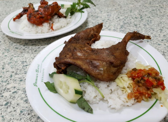 Bebek Palupi, 1. Nasi Goreng Jancuk, 2. Sego Sambel Khas Surabaya, 3. Nasi Cumi Nikmat Surabaya, 4. Nasi Campur Tambak Bayan, 5. Nasi Empal Pengampon, 6. Nasi Krawu Surabaya, 7. Rujak Cingur Khas Surabaya, 8. Tahu Tek Surabaya, 9. Pecel Semanggi, 10. Sate Klopo, 11. Sate Lisidu, 12. Sate Karak, 13. Lontong Kupang, 14. Lontong Balap Paling Enak, 15. Mie Akhirat Kota SBY, 16. Mie Pecun, 17. Bebek Mercon, 18. Bebek Palupi, 19. Bebek Goreng Sinjay, 20. Bebek Tugu Pahlawan, 21. Rawon Kalkulator Taman Bungkul, 22. Rawon Setan Khas Surabaya, 23. Belut Spesial Khas Surabaya, 24. Soto Lamongan Cak Har, 25. Kepiting Cak Gundul, 26. Tahu Campur , 27. Surabaya Snowcake , 28. Almond Crispy Cheese, 29. Es Krim Zangrandi , 30. Soto Gubeng, 31. Pohong Tata, 32. Lapis Surabaya, 33. Sirup Bogem Mangrove