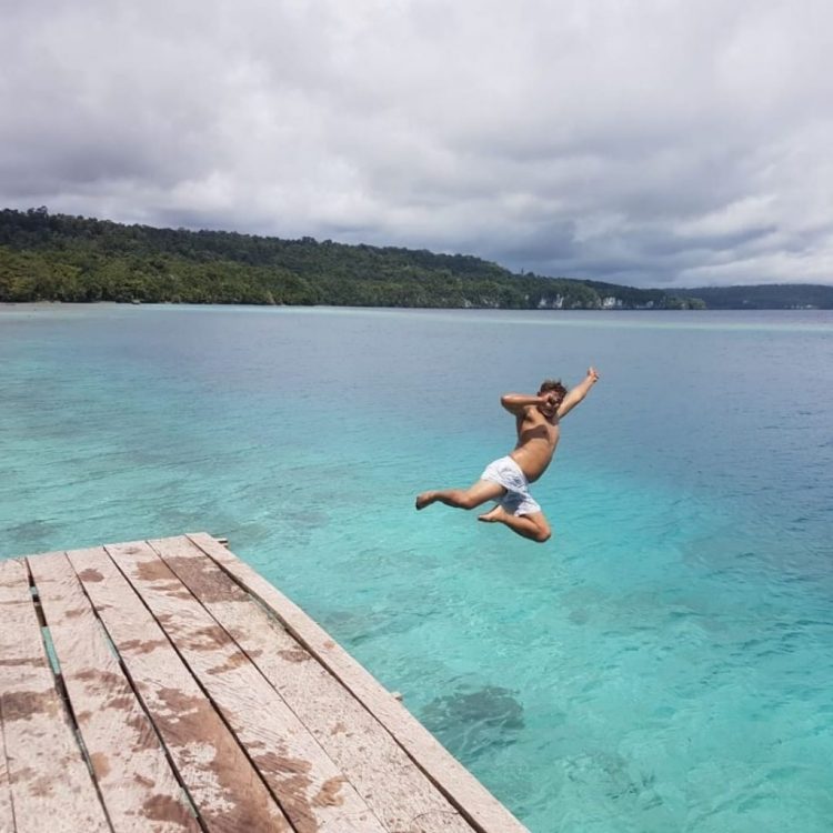 Berenang di Laut Lepas di Pantai Samber via IG @ayi_perbawa