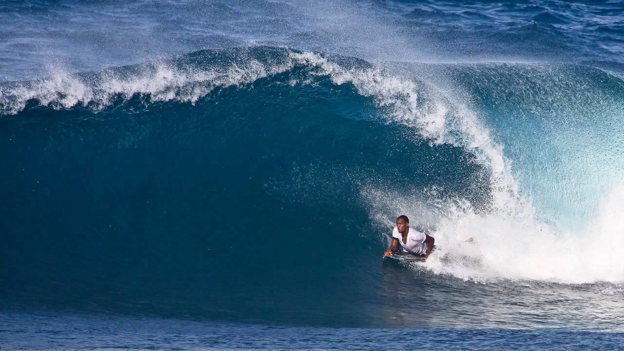 Berselancar di Green Bowl Bali, Alamat Pantai Green Bowl Bali, Tiket Masuk Green Bowl Beach, Alasan Pemberian Nama Green Bowl Beach, Pantai Green Bowl, Kenapa Green Bowl Beach Sepi Pengujung?, Pantai Green Bowl Tempat Terbaik Untuk Berselancar, Aktivitas Seru di Green Bowl Beach, Perlengkapan yang Perlu Anda Bawa