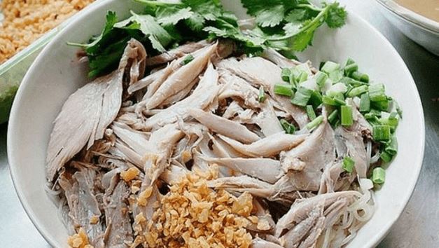 Bihun Bebek, 1. Lontong Medan, 2. Mie Gomak, 3. Sate Padang Medan , 4. Mie Aceh Medan, 5. Soto Medan, 6. Bihun Bebek, 7. Bakso Lembu Medan, 8. Es Krim Tip Top, 9. Kari Bihun Tabona, 10. Rujak Kolam Medan, 11. Teh Susu Telur, 12. Kwetiau Ateng, 13. Kolak Durian, 14. Saksang, 15. Babi Panggang Karo, 16. Daun Singkong Tumbuk, 17. Bika Ambon, 18. Durian Medan, 19. Ikan Teri Medan, 20. Lemang Medan , 21. Sate Kerang, 22. Kacang Sihobuk, 23. Kue Ombus-ombus, 24. Kopi Sidikalang, 25. Sirup Markisa