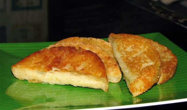 Buroncong, 1. Coto Makassar, 2. Sop Saudara, 3. Pallubasa, 4. Pallumara, 5. Konro Makassar, 6. Juku Pallu Ce’la, 7. Konro Bakar, 8. Sop Ubi, 9. Songkolo Bagadang, 10. Burasa, 11. Bebek Palekko, 12. Kapurung, 13. Mie Titi, 14. Barongko, 15. Pisang Epe, 16. Es Palu Butung, 17. Gogoso, 18. Sarabba, 19. Ikan Bakar Parape, Termasuk Makanan Khas Makassar, 20. Es Pisang Ijo, Makanan Khas Makassar yang Populer, 21. Jalangkote, 22. Sikaporo, 23. Kue Apang, Kue Tradisional Khas Makassar, 24. Pallu Kacci, 25. Nasi Kuning Riburane, 26. Roko-Roko Unti dan Cangkuning, 27. Putu Cangkiri, 28. Baje, 29. Kue Dange, 30. Buroncong, 31. Cucuru Bayao