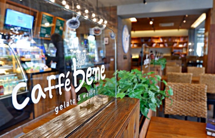 Caffe Bene via Pegipegi, 1. One Eighty Coffee and Music, 2. Warung Kopi Purnama, 3. Sejiwa, 4. Armor Kopi, 5. Noah’s Barn, 6. Dakken Restaurant, 7. yumaju coffee, 8. Bober Cafe, 9. Lacamera Coffee , 10. Two Cents Coffee, 11. Kopi Anjis, 12. Ngopi Doeloe Burangrang , 13. Blue Doors , 14. Two Hands Full, 15. Cups Coffee & Kitchen, 16. Kopi Selasar Sunaryo, 17. Kopi Ireng, 18. Kedai Kopi 170, 19. Caffe Bene, 20. Warung Kopi Modjok, 21. Roemah Kopi, 22. Eugene the Goat , 23. Fortunate Coffee, 24. Jack Runner Roastery, 25. Yellow Truck Coffee, 26. Kinokimi Coffee, 27. Poffstory Coffee Brewer, 28. Baraya Coffee