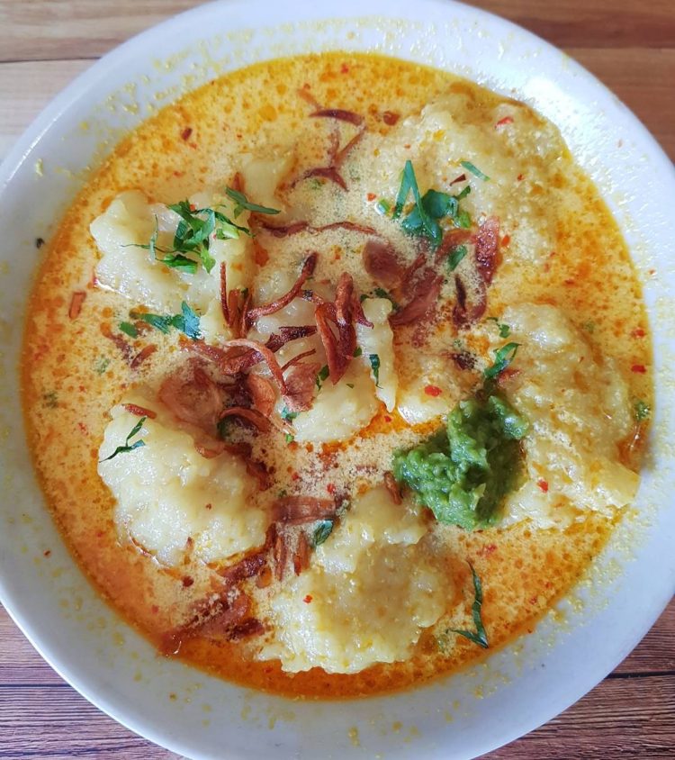 Celimpungan via IG @yantiliaw, 1. Pempek, 2. Tekwan, 3. Laksan, 4. Celimpungan, 5. Burgo, 6. Lakso, 7. Martabak Palembang, 8. Mie Celor, 9. Pindang Ikan, 10. Pindang Tulang, 11. Sate Sapi Cucuk Manis, 12. Bakmi Babi, 13. Es Kacang Merah, 14. Kemplang Palembang, 15. Godo-Godo, 16. Gulo Puan, 17. Roti Koing, 18. Sambal Tempoyak, 19. Model, 20. Malbi, 21. Kue 8 Jam, 22. Otak-otak Kuah Cuko, 23. Lempok, 24. Lenggang, 25. Martabak HAR, 26. Kue Lapis Kojo, 27. Kue Engkak Ketan , 28. Kue Maksuba, 29. Kue Bolu Suri, 30. Kue Gandus, 31. Kue Lumpang, 32. Kue Srikaya, 33. Dadar Jiwo, 34. Sambal Lingkung, 35. Telok Ukan