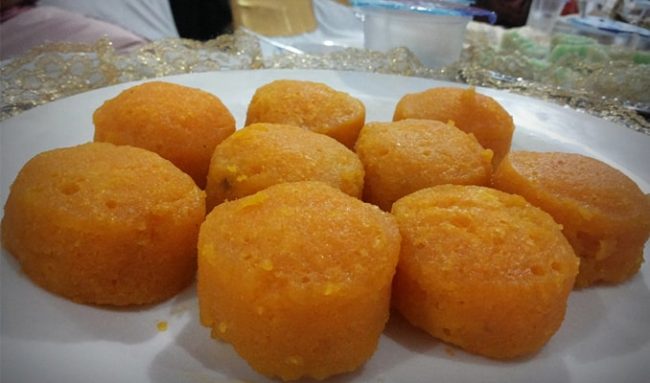 Cucuru Bayao, 1. Coto Makassar, 2. Sop Saudara, 3. Pallubasa, 4. Pallumara, 5. Konro Makassar, 6. Juku Pallu Ce’la, 7. Konro Bakar, 8. Sop Ubi, 9. Songkolo Bagadang, 10. Burasa, 11. Bebek Palekko, 12. Kapurung, 13. Mie Titi, 14. Barongko, 15. Pisang Epe, 16. Es Palu Butung, 17. Gogoso, 18. Sarabba, 19. Ikan Bakar Parape, Termasuk Makanan Khas Makassar, 20. Es Pisang Ijo, Makanan Khas Makassar yang Populer, 21. Jalangkote, 22. Sikaporo, 23. Kue Apang, Kue Tradisional Khas Makassar, 24. Pallu Kacci, 25. Nasi Kuning Riburane, 26. Roko-Roko Unti dan Cangkuning, 27. Putu Cangkiri, 28. Baje, 29. Kue Dange, 30. Buroncong, 31. Cucuru Bayao