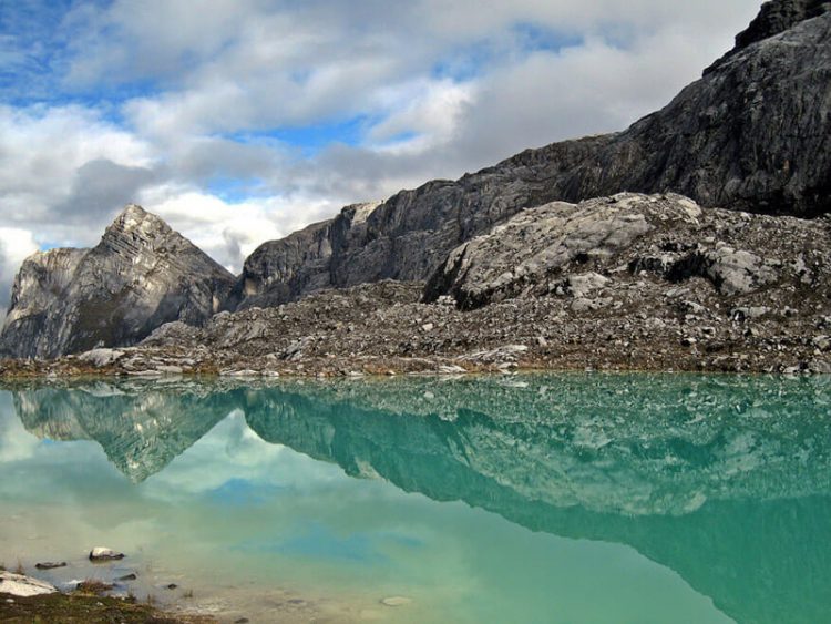 Danau Biru via_monkeystale.ca_