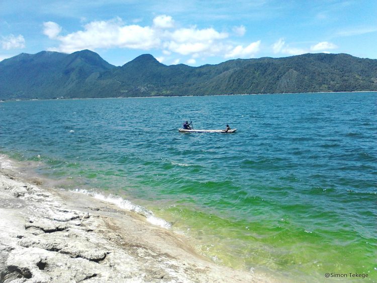 Danau Tage Biru Foto by Simon Tekege