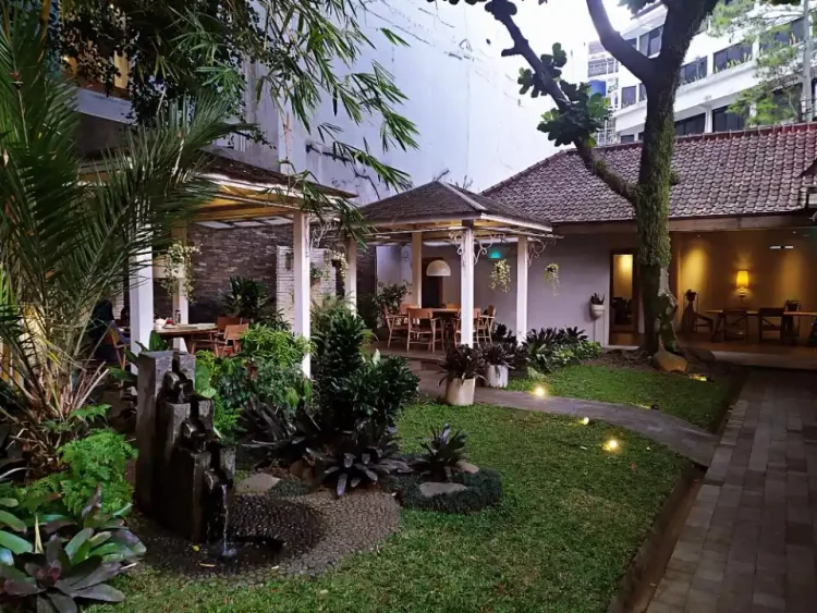 Dakken Cafe - Tempat Ngopi di Bandung, 1. One Eighty Coffee and Music, 2. Warung Kopi Purnama, 3. Sejiwa, 4. Armor Kopi, 5. Noah’s Barn, 6. Dakken Restaurant, 7. yumaju coffee, 8. Bober Cafe, 9. Lacamera Coffee , 10. Two Cents Coffee, 11. Kopi Anjis, 12. Ngopi Doeloe Burangrang , 13. Blue Doors , 14. Two Hands Full, 15. Cups Coffee & Kitchen, 16. Kopi Selasar Sunaryo, 17. Kopi Ireng, 18. Kedai Kopi 170, 19. Caffe Bene, 20. Warung Kopi Modjok, 21. Roemah Kopi, 22. Eugene the Goat , 23. Fortunate Coffee, 24. Jack Runner Roastery, 25. Yellow Truck Coffee, 26. Kinokimi Coffee, 27. Poffstory Coffee Brewer, 28. Baraya Coffee