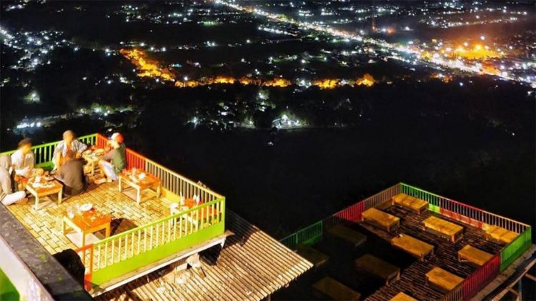 Dinner di Bukit Bintang Jogja, Letak Strategis Bukit Bintang Jogja, Nikmati Pemandangan Kota Yogyakarta di Bukit Bintang, Wisata Kuliner Menggiurkan di Bukit Bintang Jogja, Pemandangan Alam di Bukit Bintang Yang Sangat Menakjubkan, Dinner Romantis di Bukit Bintang Jogja, Fasilitas Bukit Bintang Jogja