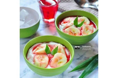 Es Palu Butung via IG @hanhanny, 1. Coto Makassar, 2. Sop Saudara, 3. Pallubasa, 4. Pallumara, 5. Konro Makassar, 6. Juku Pallu Ce’la, 7. Konro Bakar, 8. Sop Ubi, 9. Songkolo Bagadang, 10. Burasa, 11. Bebek Palekko, 12. Kapurung, 13. Mie Titi, 14. Barongko, 15. Pisang Epe, 16. Es Palu Butung, 17. Gogoso, 18. Sarabba, 19. Ikan Bakar Parape, Termasuk Makanan Khas Makassar, 20. Es Pisang Ijo, Makanan Khas Makassar yang Populer, 21. Jalangkote, 22. Sikaporo, 23. Kue Apang, Kue Tradisional Khas Makassar, 24. Pallu Kacci, 25. Nasi Kuning Riburane, 26. Roko-Roko Unti dan Cangkuning, 27. Putu Cangkiri, 28. Baje, 29. Kue Dange, 30. Buroncong, 31. Cucuru Bayao