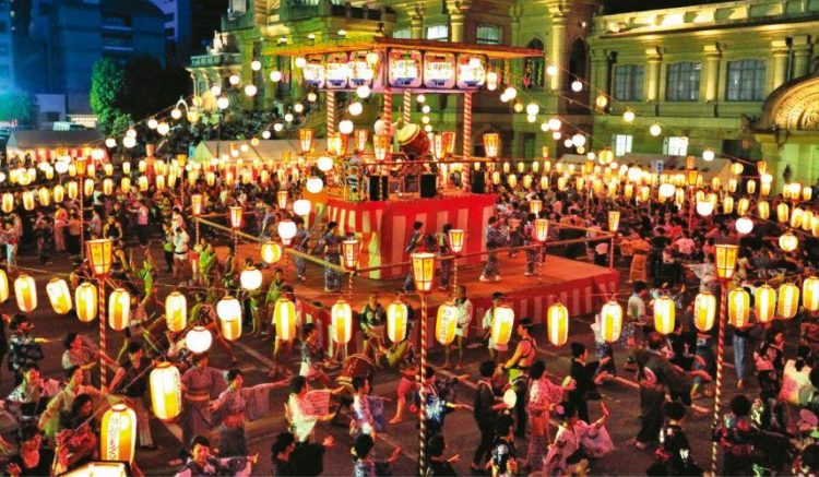 Festival Obon, Mari mulai dengan menikmati mekarnya bunga Sakura di musim semi, Larut dalam lautan warna-warni musim gugur di Jepang, Mengenal musim liburan di Jepang, Cerita tentang tsuyu dan taifun