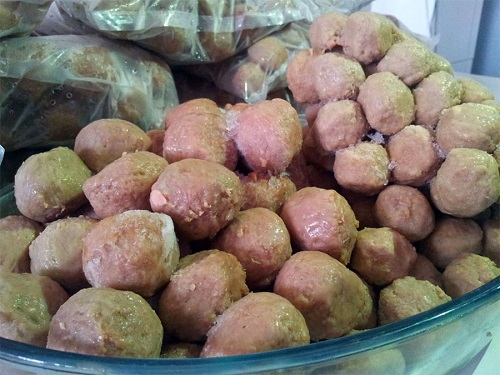 Frozen Bakso, 1. Apel Malang, 2. Sari apel, 3. Aneka Keripik Buah, 4. Keripik Tempe, 5. Keripik Ceker, 6. Keripik Kentang Macan, 7. Aneka Olahan Telo di Republik Telo, 8. Pia Mangkok, 9. Malang Strudel, 10. Ledre Pisang Bangka, 11. Madu Klanceng, 12. Kaos dan Souvenir Khas Malang, 13. Keramik Dinoyo, 14. Frozen Bakso, 15. Bakpao Sayang, 16. ASIX Cake, 17. Makobu Cake (Tutup Permanen), 18. Queen Apple (Tutup Permanen), 19. Puthu Lanang Celaket, 20. Jenang Apel, 21. Onde-Onde Depot HTS, 22. Carang Mas, 23. Cokelat Tempe, 24. Keripik Singkong Cap Lumba-Lumba, 25. Batik Topeng Malangan, 26. Petis Udang, 27. Onde-Onde Wijen, 28. Putu Lanang, 29. Makaroni Pedas, 30. Kopi Robusta Dampit Malang