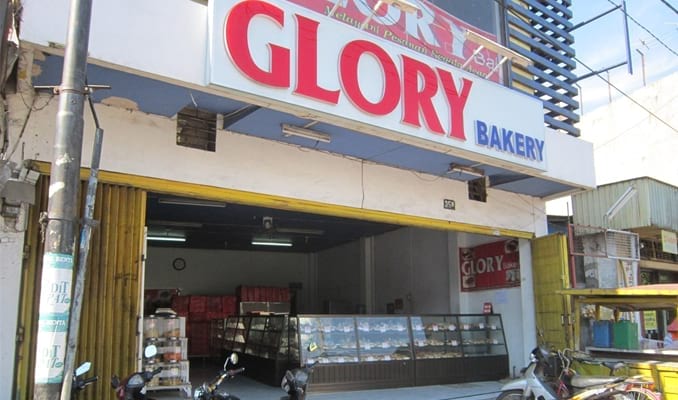 Fruit Cake Glory, 1. Almond Crispy Cheese, Oleh-oleh khas Surabaya, 2. Spikoe, 3. Belinjo Udang (Blidang), Khas Surabaya, 4. Keripik Buah Kane-Kane, 5. Pohong Tata, Oleh-oleh Khas Surabaya, 6. Kue Lapis Surabaya, 7. Sambal Bu Rudy Khas Surabaya, 8. Kue Mente, Produk Khas Surabaya, 9. Suoklat, Jajanan Khas Surabaya, 10. Kaos Cak Cuk, Asli Surabaya, 11. Kerupuk Ikan Kenjeran, 12. Kue Bikang Peneleh, 13. Fruit Cake Glory, 14. Sambal Cuk, 15. Abon Sapi Padmosusastro, 16. Bebek Djangkep, 17. Surabaya Snowcake, 18. Rambak Sapi, 19. Oseng Tuna Asap, 20. Kopi Bandrek, Oleh-oleh Khas Surabaya, 21. Bandeng Asap, 22. Siropen Telasih, 23. Krupuk Udang Lobster, 24. GunaGuna Snack, 25. Bunarendang, 26. Jenang dan Sirup Mangrove, 27. Bolu Joeang Surabaya , 28. Dawet Blauran , 29. Baju Batik Surabaya, 30. Sepatu Khas Wedoro, 31. Vallens Cake Surabaya, 32. Bandang Asap
