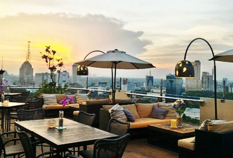 Garden Cafe XXI via Qraved, 1. Boncafe – Pregolan, 2. Wisata Pelabuhan di Surabaya North Quay, 3. Loop – Graha Famili, 4. Domicile Kitchen &amp; Lounge, 5. Historica Coffee &amp; Pastry, 6. Monopole Coffee Lab, 7. White House Surabaya | Resto Garden Lounge, 8. Pavilion Restaurant at JW Marriott Surabaya, 9. Tropikal Coffee, 10. The Consulate Surabaya, 11. The Socialite Bistro &amp; Lounge, 12. Danau Angsa Pakuwon City, 13. Cafe Rooftop Mibimibi, 14. Palacio Sky Cafe, 15. Sky 36 Rooftop Dining, 16. Citilites Skyclub &amp; Bistro Java Paragon, 17. Garden Cafe – XXI Ciputra World Surabaya, 18. Ekowisata Mangrove Wonorejo, 19. Cafe bawah Jembatan Suramadu, 20. The Gallery Restaurant – Ciputra World Hotel Surabaya