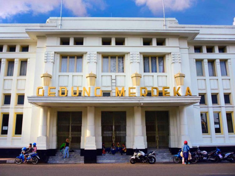 Gedung Merdeka Foto by Ikung Adiwar, Tips Liburan di Bandung, Cara Menyusun Itinerary , Hal Pertama yang Harus Diketahui, Mengenal Pariwisata di Bandung, Cara Menyusun Itinerary di Bandung