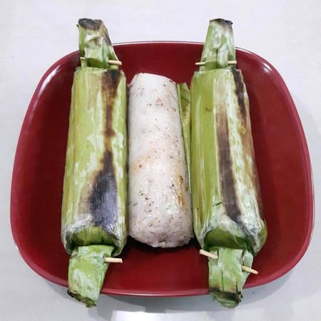 Gogoso via Foodnesia, 1. Coto Makassar, 2. Sop Saudara, 3. Pallubasa, 4. Pallumara, 5. Konro Makassar, 6. Juku Pallu Ce’la, 7. Konro Bakar, 8. Sop Ubi, 9. Songkolo Bagadang, 10. Burasa, 11. Bebek Palekko, 12. Kapurung, 13. Mie Titi, 14. Barongko, 15. Pisang Epe, 16. Es Palu Butung, 17. Gogoso, 18. Sarabba, 19. Ikan Bakar Parape, Termasuk Makanan Khas Makassar, 20. Es Pisang Ijo, Makanan Khas Makassar yang Populer, 21. Jalangkote, 22. Sikaporo, 23. Kue Apang, Kue Tradisional Khas Makassar, 24. Pallu Kacci, 25. Nasi Kuning Riburane, 26. Roko-Roko Unti dan Cangkuning, 27. Putu Cangkiri, 28. Baje, 29. Kue Dange, 30. Buroncong, 31. Cucuru Bayao