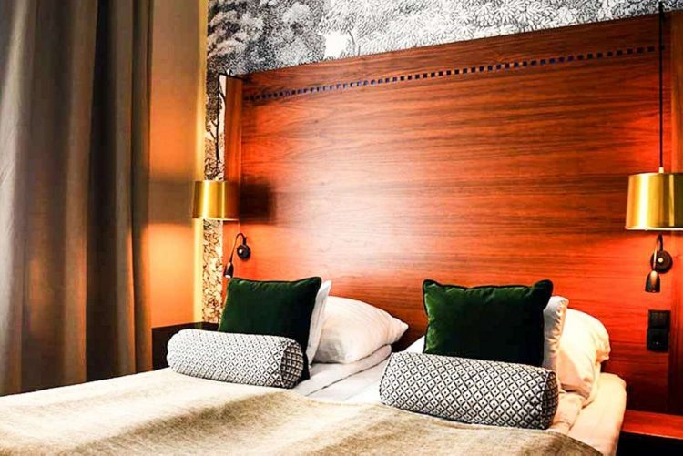 Guest Room with Two Beds via Tripadvisor, 1. Sendiri Atau Keluarga, Perokok atau Bukan, B&amp;B Hotel Frankfurt City-Ost Menyediakan Akomodasi Untuk Semua Orang!, 2. United Hostel Frankfurt City Center Ini Terkenal Sebagai Penginapan Favorit Para Backpackers Muda Dunia., 3. Bagi Kamu yang Penuh Semangat, Meininger Hotel Frankfurt Main Messe Sepertinya Keren dan Cozy!, 4. Asyiknya Merilekskan Diri dengan Berbagai Layanan Spa di Savoy Hotel, 5. Nggak Perlu Pusing Mikirin Transport Kalau Menginapnya di Comfort Hotel Frankfurt City Center yang Super Strategis, 6. Pura-Pura Punya Rumah Sendiri di Germany dengan Menginap di Villa Orchard Frankfurt yang Nyaman, 7. Penuh Kejutan di Setiap Ruang Clarion Collection Hotel yang Berfasilitas Lengkap, 8. Malas Perjalanan Jauh dari Bandara? Park Inn by Radisson Frankfurt Airport Hotel Sebagai Solusinya!, 9. Ada Lagi Nih Smart Stay Hotel Frankfurt yang Merupakan Cara Pintar untuk Menghemat Budget