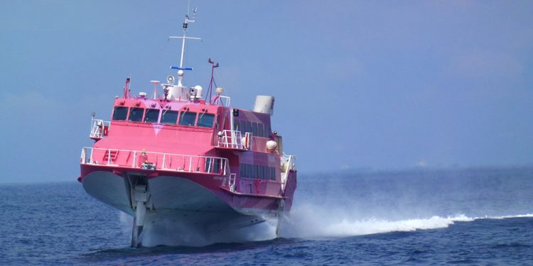 High speed ferry di Takeshiba Pier via Tokaikisen, Informasi Dasar, Sekilas Tentang Kepulauan Izu, Daya Tarik Oshima, Aktivitas Seru & Tempat Wisata di Oshima, Cara Mengakses Oshima, Tips dan Informasi Penting