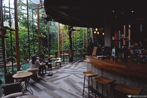 Interior 180 Coffee & Music via JKTDelicacy via Anakjajan, 1. One Eighty Coffee and Music, 2. Warung Kopi Purnama, 3. Sejiwa, 4. Armor Kopi, 5. Noah’s Barn, 6. Dakken Restaurant, 7. yumaju coffee, 8. Bober Cafe, 9. Lacamera Coffee , 10. Two Cents Coffee, 11. Kopi Anjis, 12. Ngopi Doeloe Burangrang , 13. Blue Doors , 14. Two Hands Full, 15. Cups Coffee & Kitchen, 16. Kopi Selasar Sunaryo, 17. Kopi Ireng, 18. Kedai Kopi 170, 19. Caffe Bene, 20. Warung Kopi Modjok, 21. Roemah Kopi, 22. Eugene the Goat , 23. Fortunate Coffee, 24. Jack Runner Roastery, 25. Yellow Truck Coffee, 26. Kinokimi Coffee, 27. Poffstory Coffee Brewer, 28. Baraya Coffee